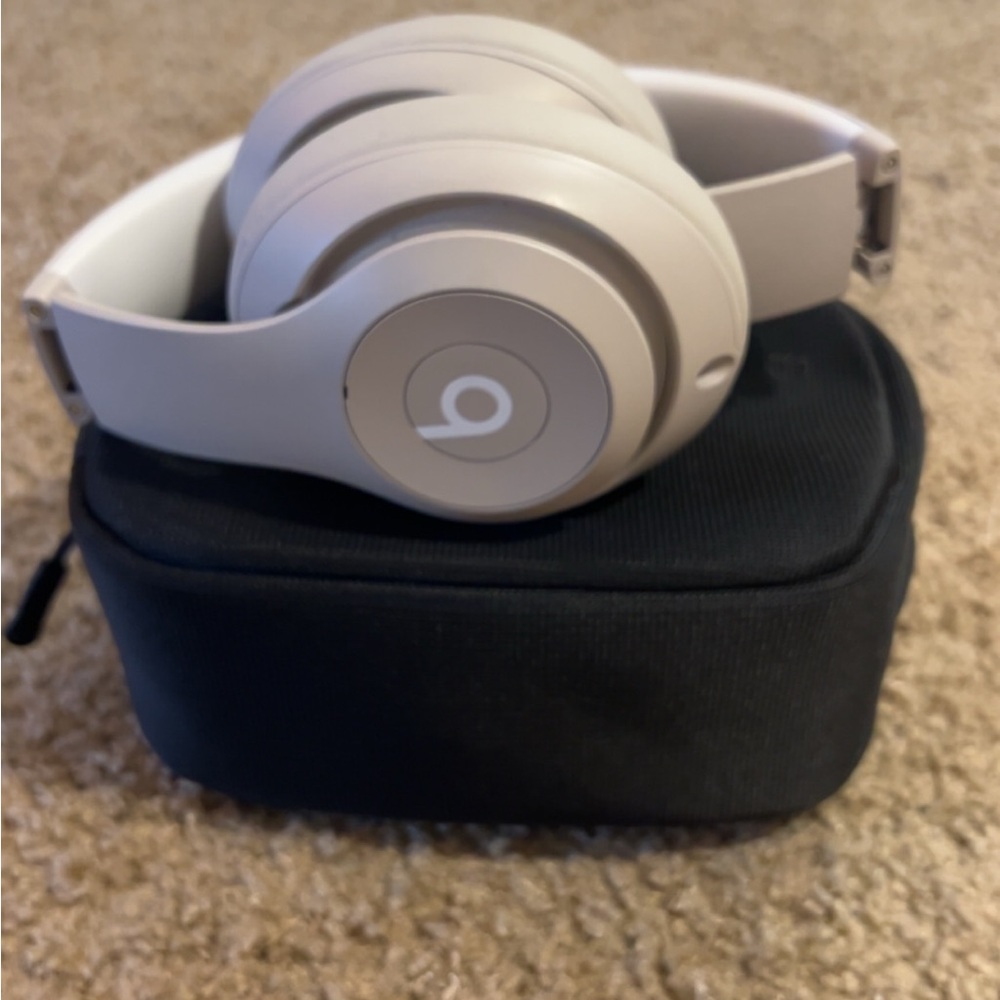 Beats by Dre Over-Ear Studio Pros - Gray - Picture 4 of 6